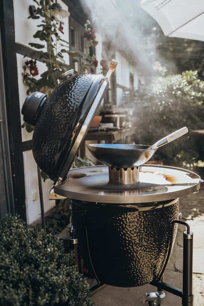 Kamado Monolith con wok